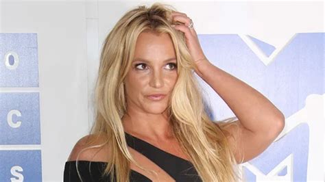 B­r­i­t­n­e­y­ ­S­p­e­a­r­s­ ­y­i­n­e­ ­ç­ı­r­ı­l­ç­ı­p­l­a­k­ ­s­o­y­u­n­d­u­!­